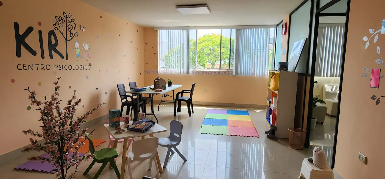 Sala principal del Centro Psicológico Kiri, espacio terapéutico infantil San Borja Lima